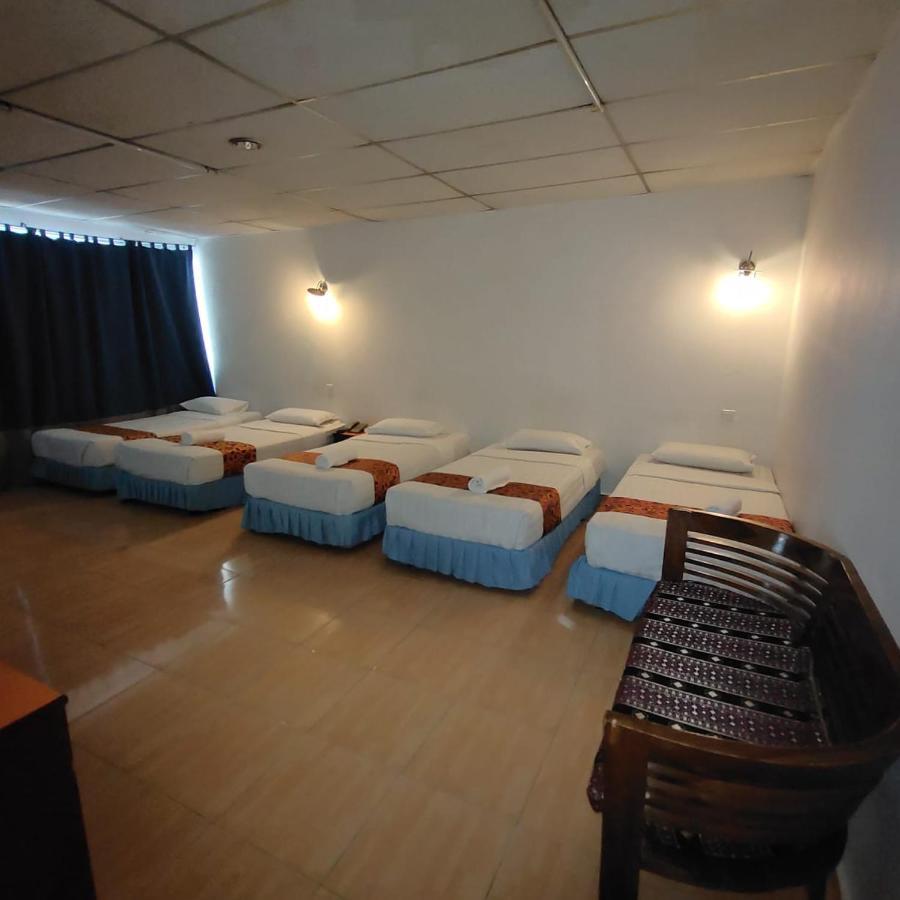 โฮเต็ล เค.ที. มูเทียรา Hotel กัวลาตรังกานู ภายนอก รูปภาพ