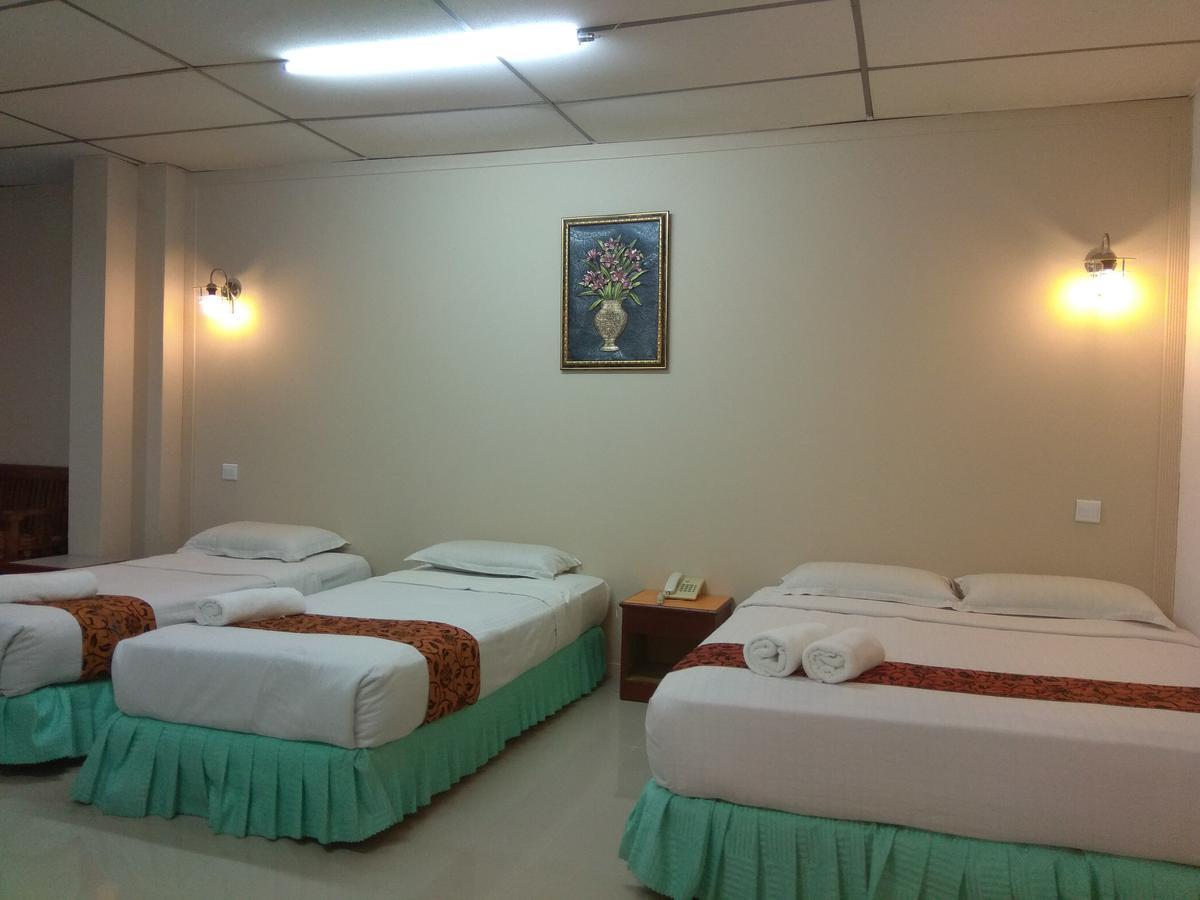 โฮเต็ล เค.ที. มูเทียรา Hotel กัวลาตรังกานู ภายนอก รูปภาพ