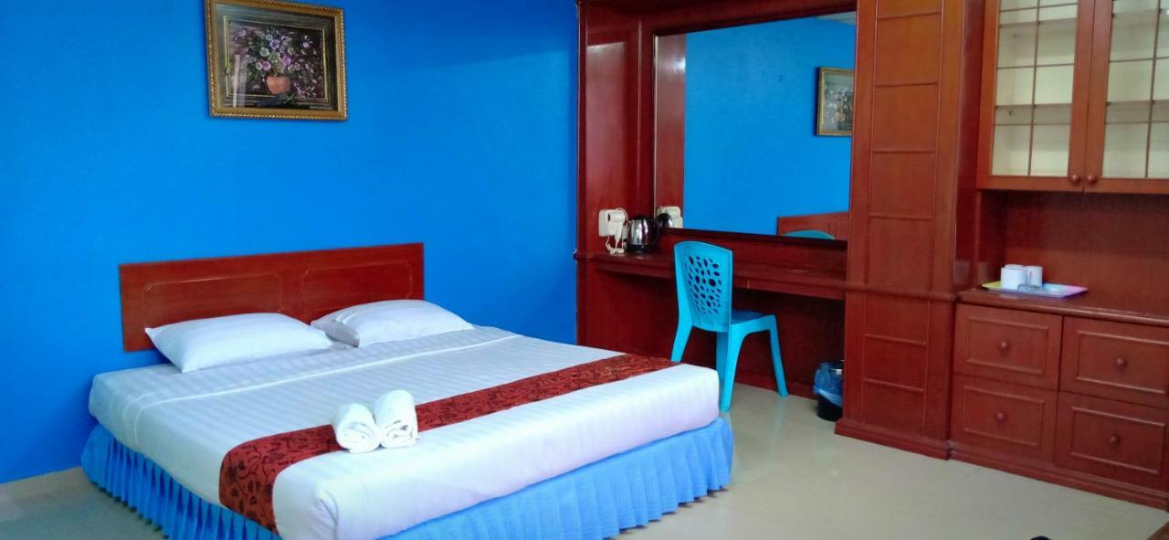 โฮเต็ล เค.ที. มูเทียรา Hotel กัวลาตรังกานู ภายนอก รูปภาพ